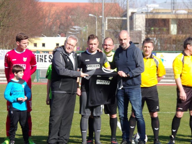 Neue Trikots für die 1. Mannschaft des FC Sängerstadt
